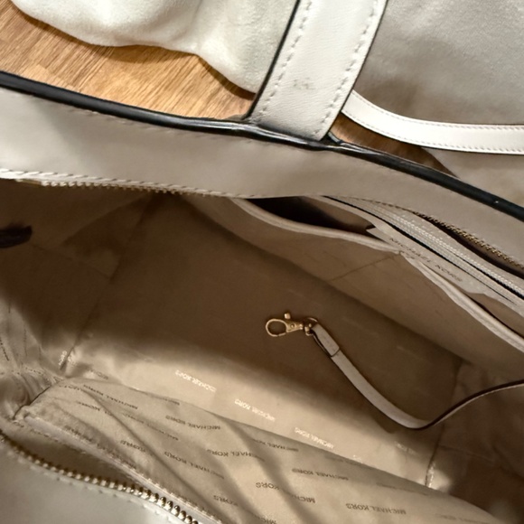 Michael Kors Whitney Tote Med Zip Top Pebble Leather Black with White Trim - Picture 7 of 9